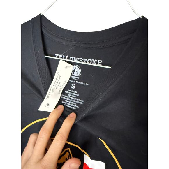 Yellowstone T-shirt Men's Small NWT - Picture 3 of 4